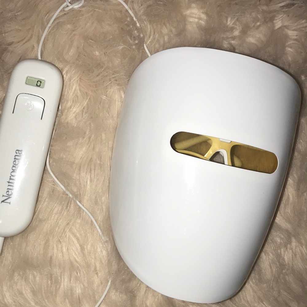 Neutrogena light therapy acne mask.